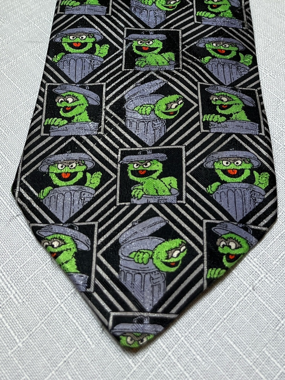 NOVEL TIES JIM HENDRIX PRODUCTIONS Oscar the Grouch. 
Vintage
Like New